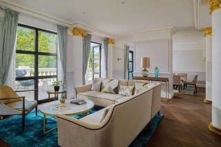 Отель Tbilisi Marriott Hotel Тбилиси Junior Suite, Executive lounge access, 1 King, Sofa bed-3